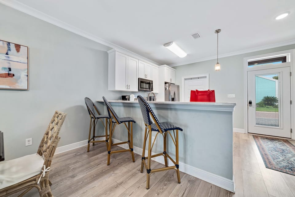 Breakfast bar and kitchen