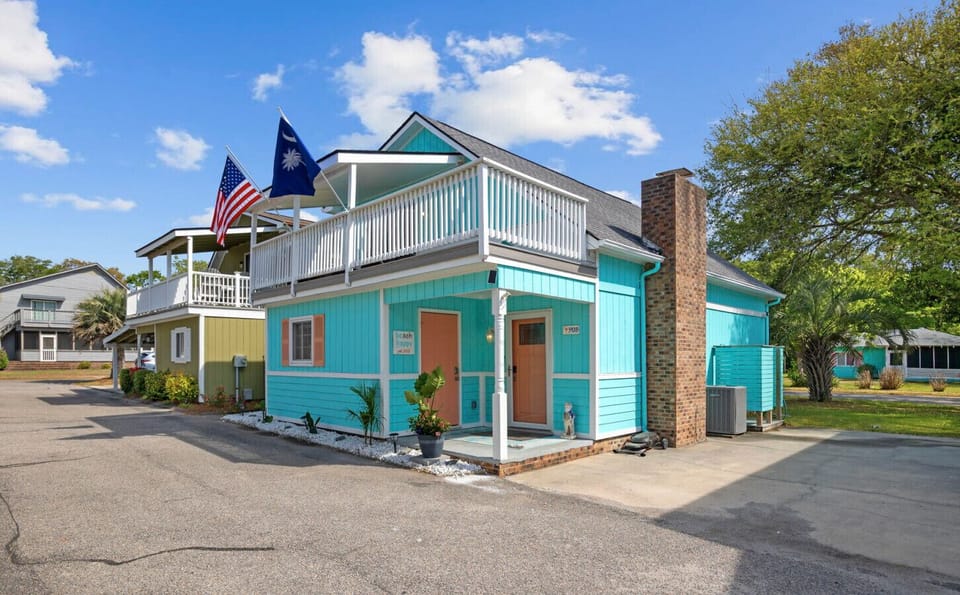 Welcome to Beach Happy in the desirable Windy Hill neighborhood of North Myrtle Beach. Come on in!