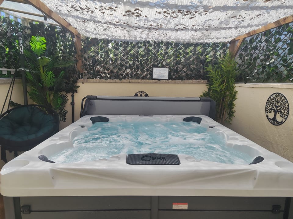 Indoor spa tub