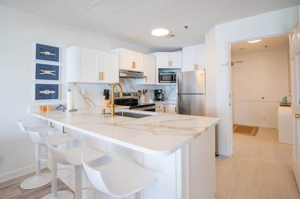 Clean Modern Kitchen with Seating for 4 at Counter
