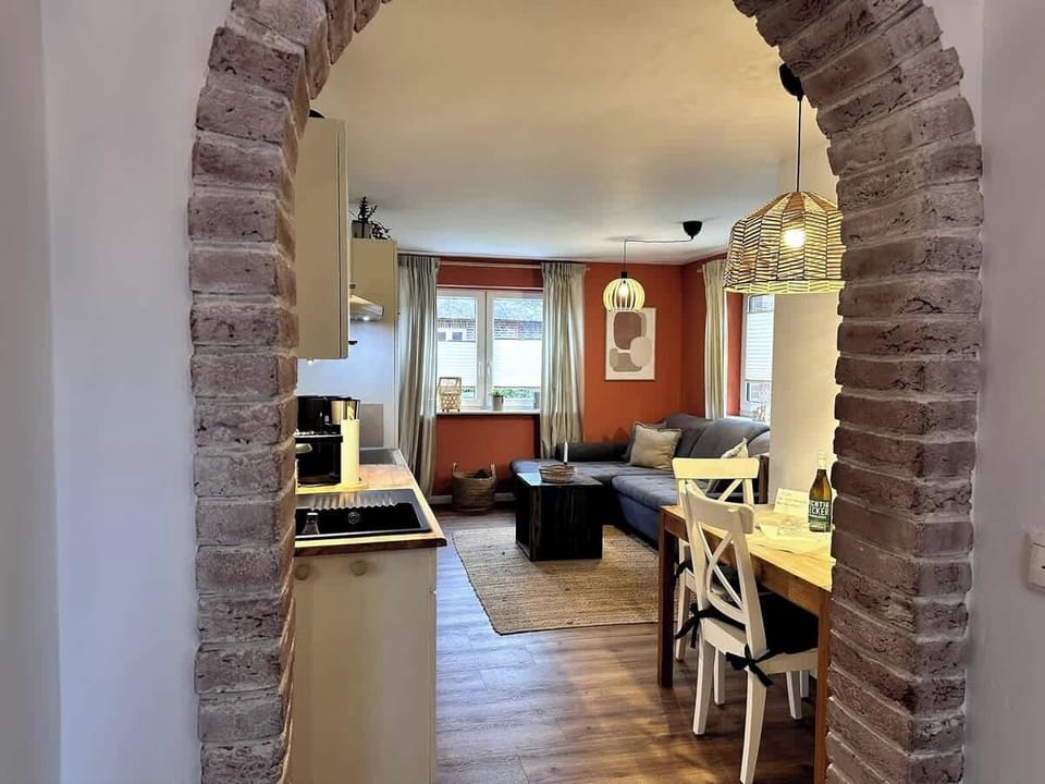 Blick aus dem Flur in das Wohnzimmer