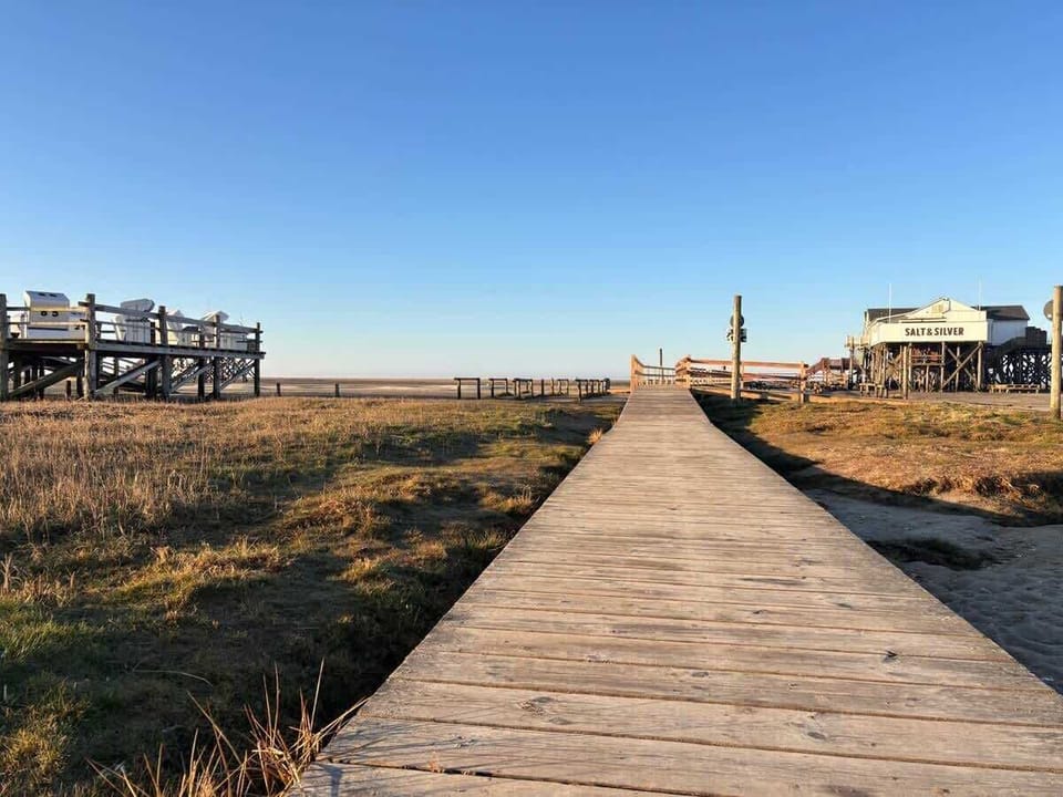 Steg zum Böhler Strand.