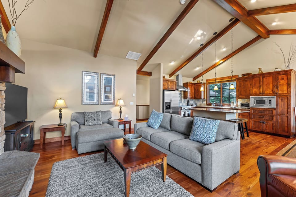 Living Room (upstairs)