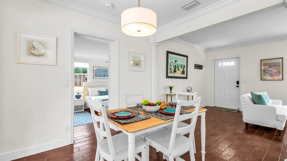 Enjoy effortless indoor-outdoor dining in this sun-filled space featuring a cozy breakfast nook, modern pendant lighting, and direct access to the lush backyard patio—perfect for morning coffee or evening meals under the stars.