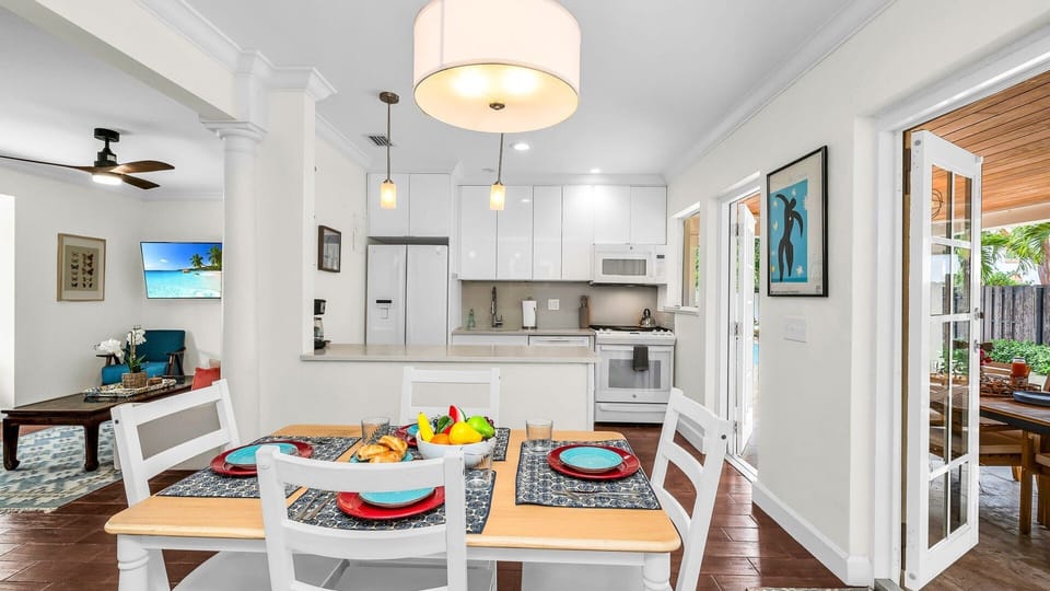 Enjoy effortless indoor-outdoor dining in this sun-filled space featuring a cozy breakfast nook, modern pendant lighting, and direct access to the lush backyard patio—perfect for morning coffee or evening meals under the stars.