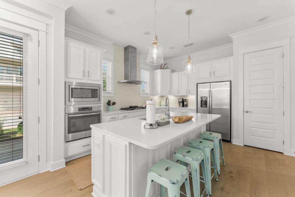 Kitchen with Breakfast Bar