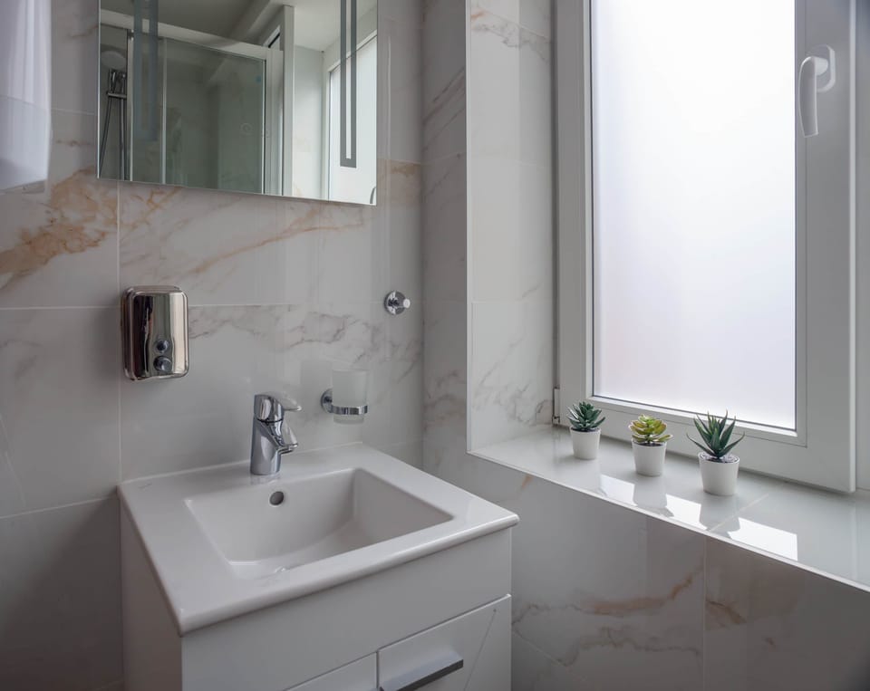 Bathroom+toilet ap