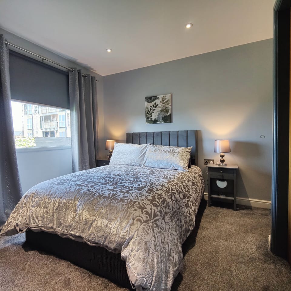 Deluxe Bedroom P2