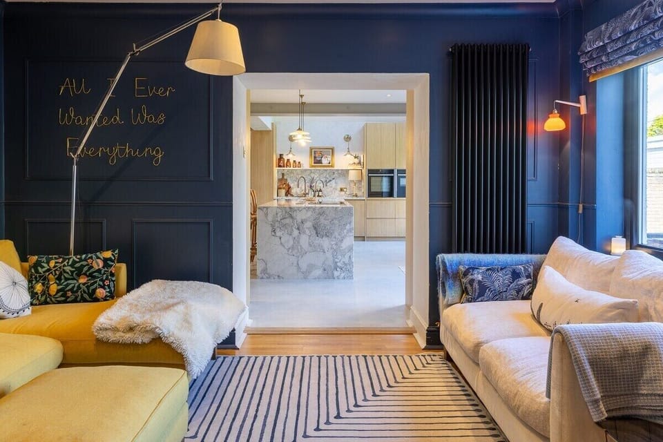 Living Room / Lounge