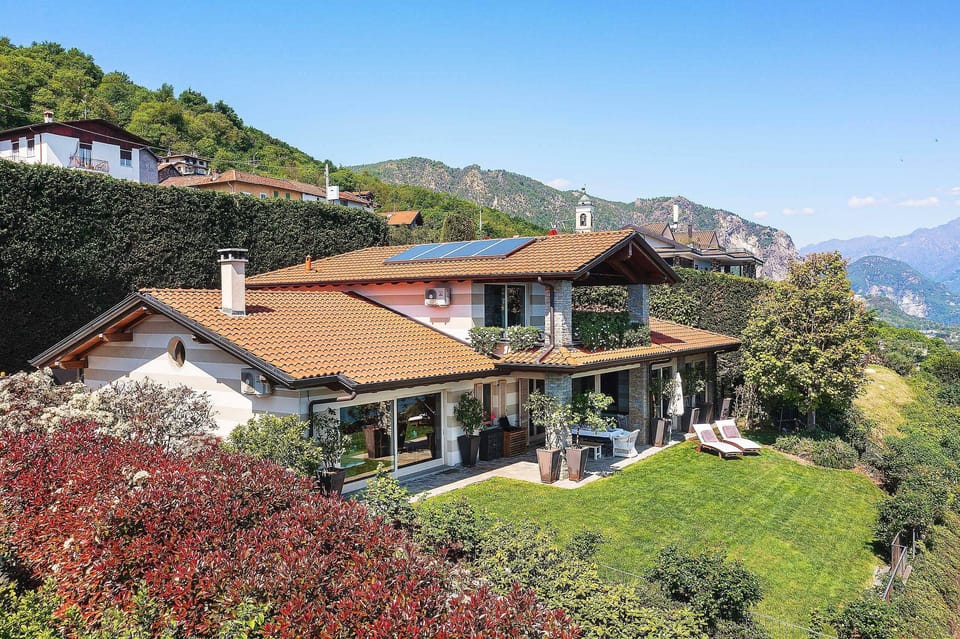 Villa Nora - Stresa, Lake Maggiore - by NORTHITALY VILLAS vacation rental