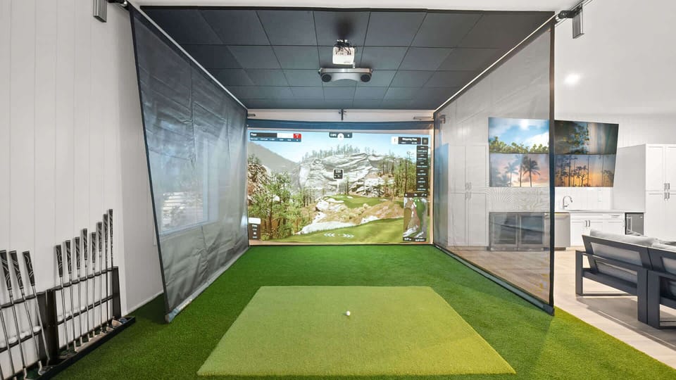 Club Room - Golf Sim w/ Course Play - Rock Wall - Shuffleboard and more