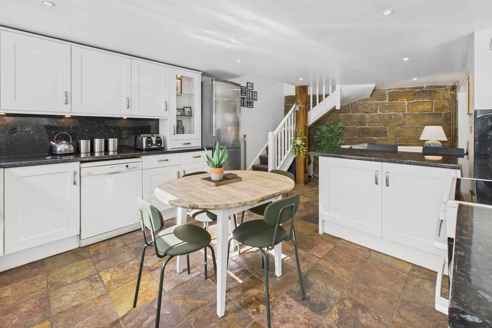 Luna Cottage, Staithes - Host & Stay