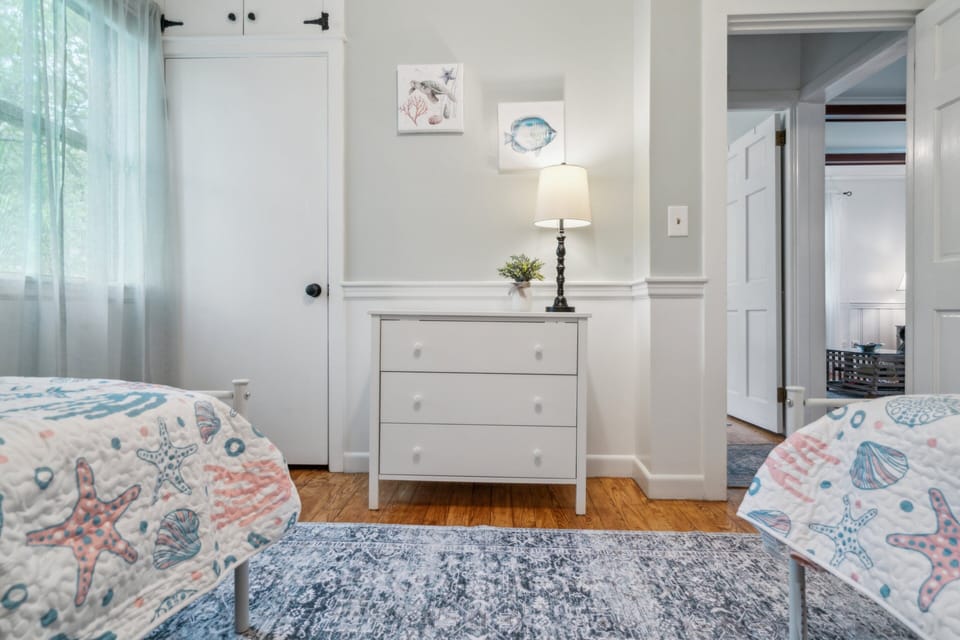 Indoors, Home Decor, Lamp, Furniture, Sideboard