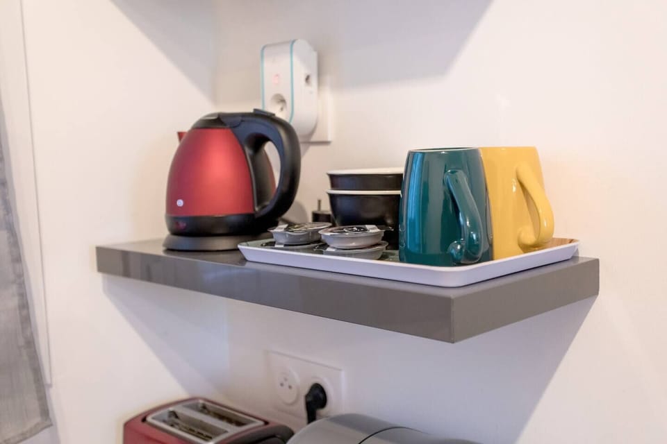 L'étagère du petit déjeuner ou des pauses café est à portée de main