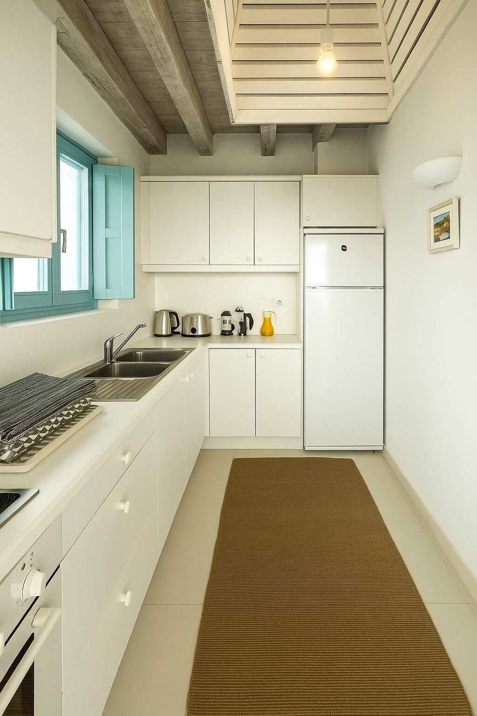 Kitchen area - Fully equipped kitchen space