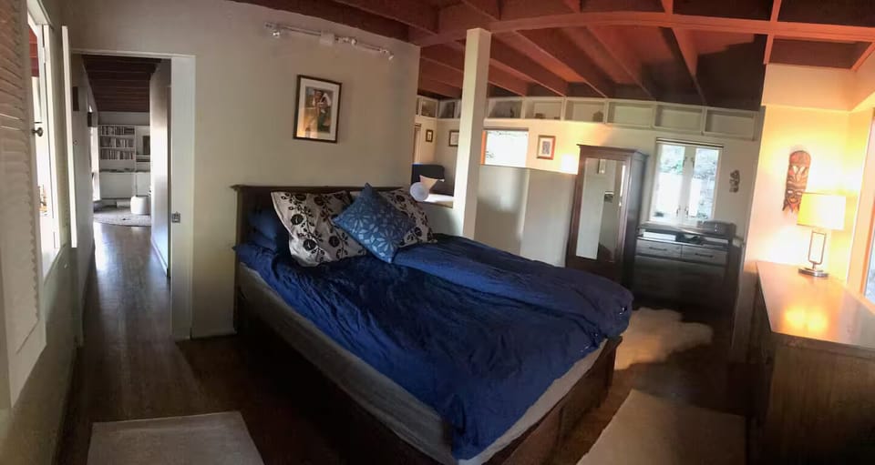 Main bedroom; queen bed.