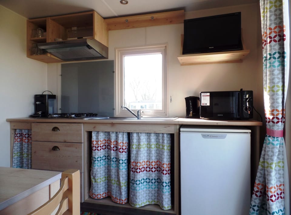 Kitchen - Camping Hofstede Zonnevliet - Pipo wagen