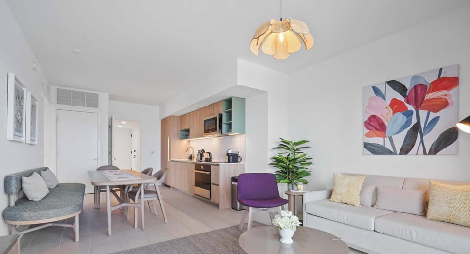 Open-plan living: kitchen, dining, & lounge flow seamlessly.