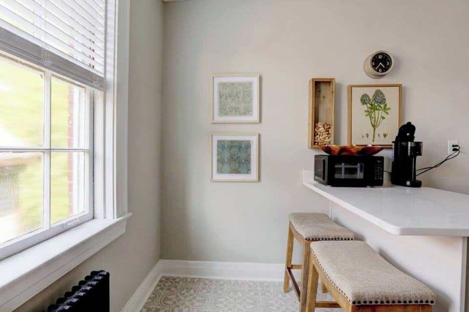Dine-in kitchen