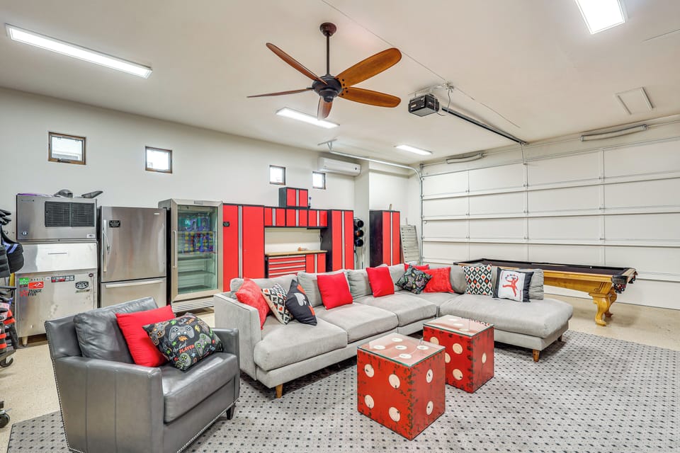 Game Room | 1st Floor | Pool Table | Board Games | Arcade Table | Smart TV