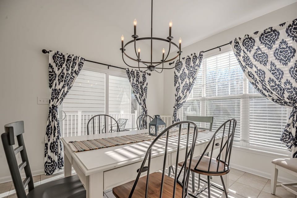 Dining Room - seats 8