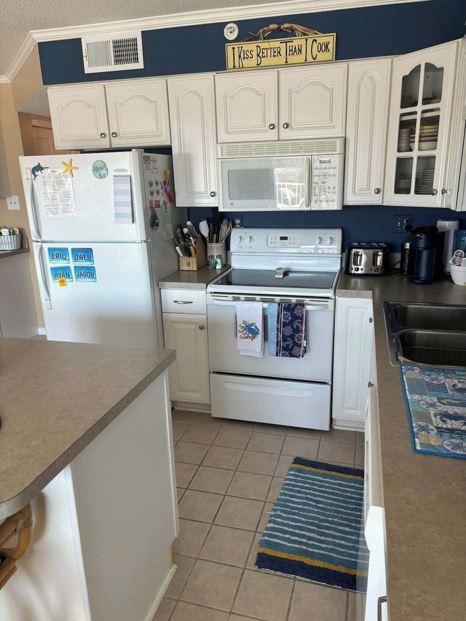Fully stocked kitchen with all amenities to prepare meals.  Also have condiments and spices for all to use as needed.  