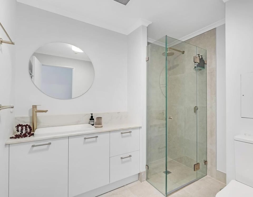 Simple and functional bathroom with shower