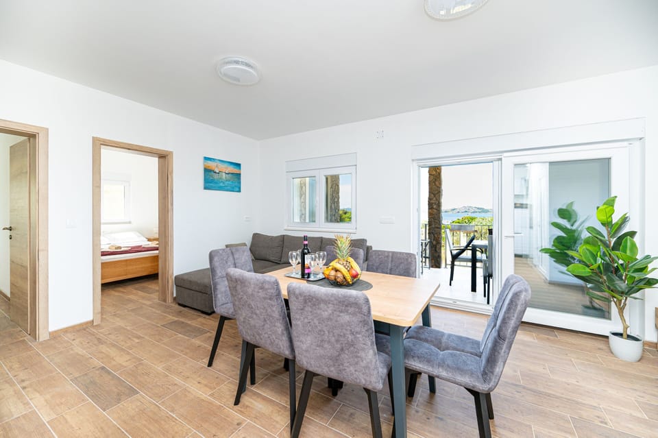 Dining room 1