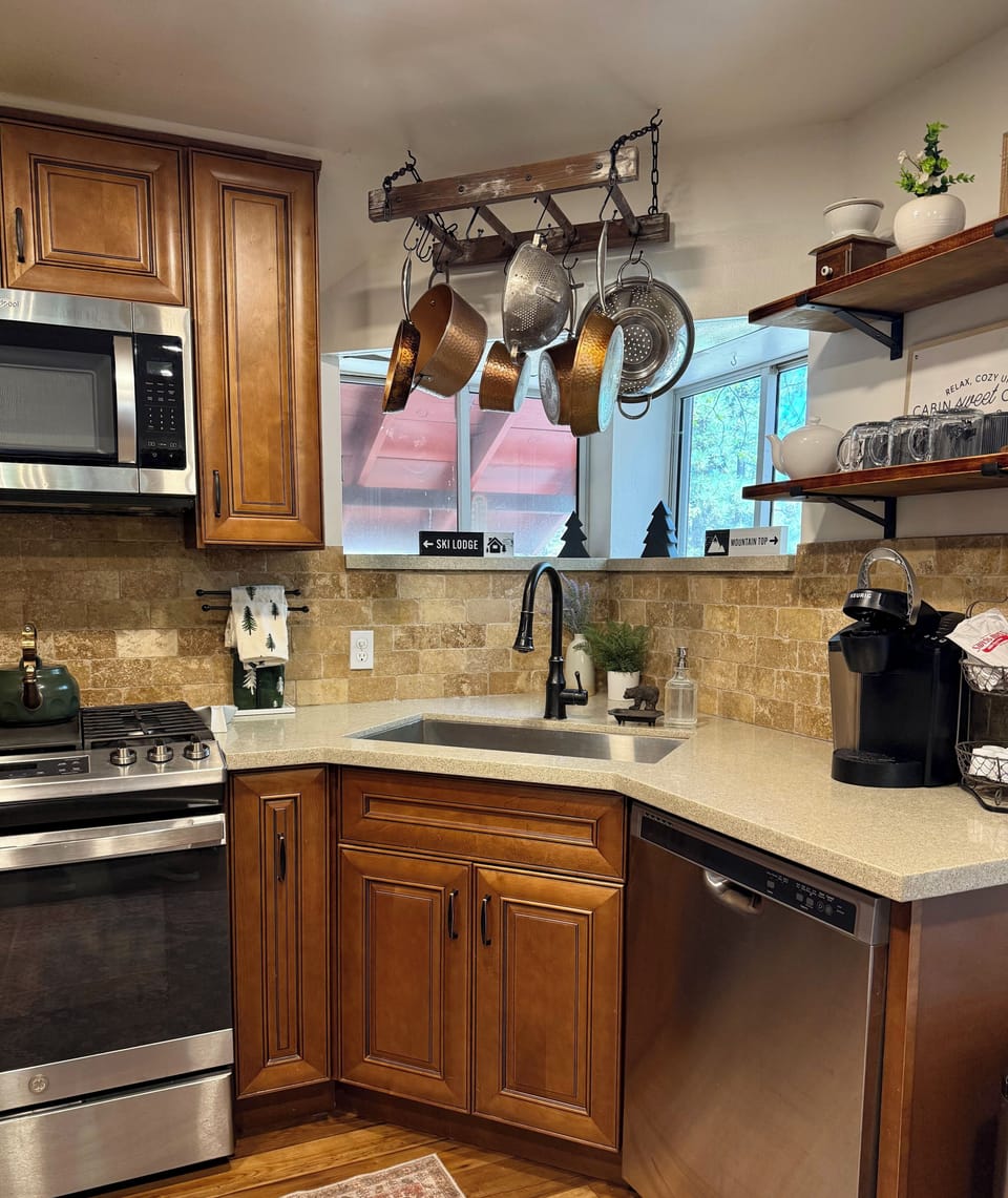 Fully Stocked Kitchen 