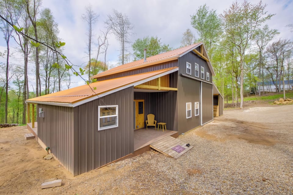 Property Exterior | Driveway (3 Vehicles)
