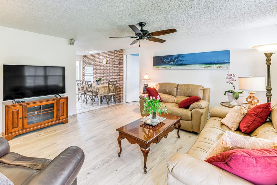 Bradenton Vacation Rental | 3BR | 2BA | 1,572 Sq Ft | Small Step Required