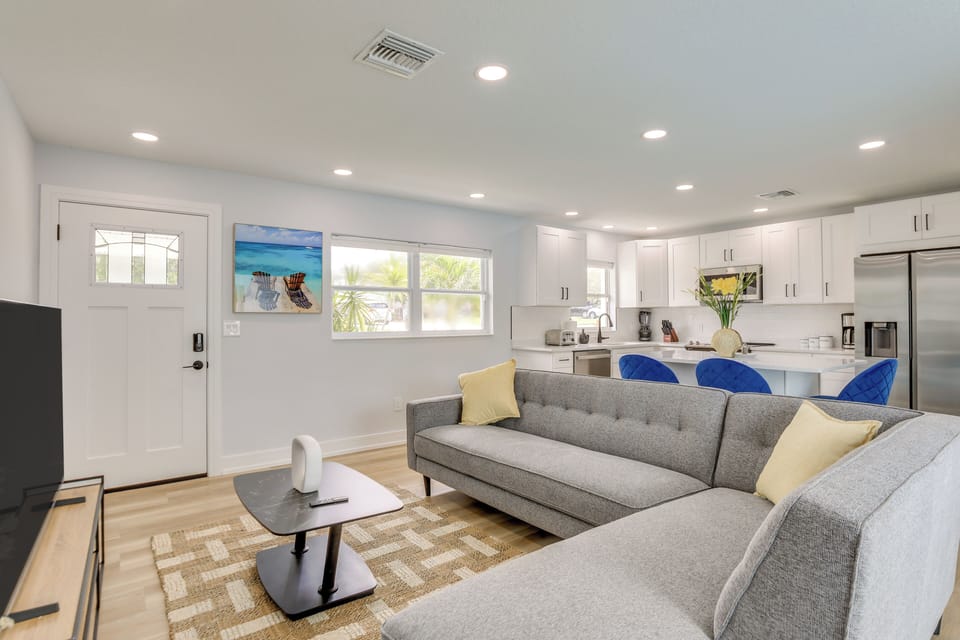 Living Room | Free WiFi | Smart TV
