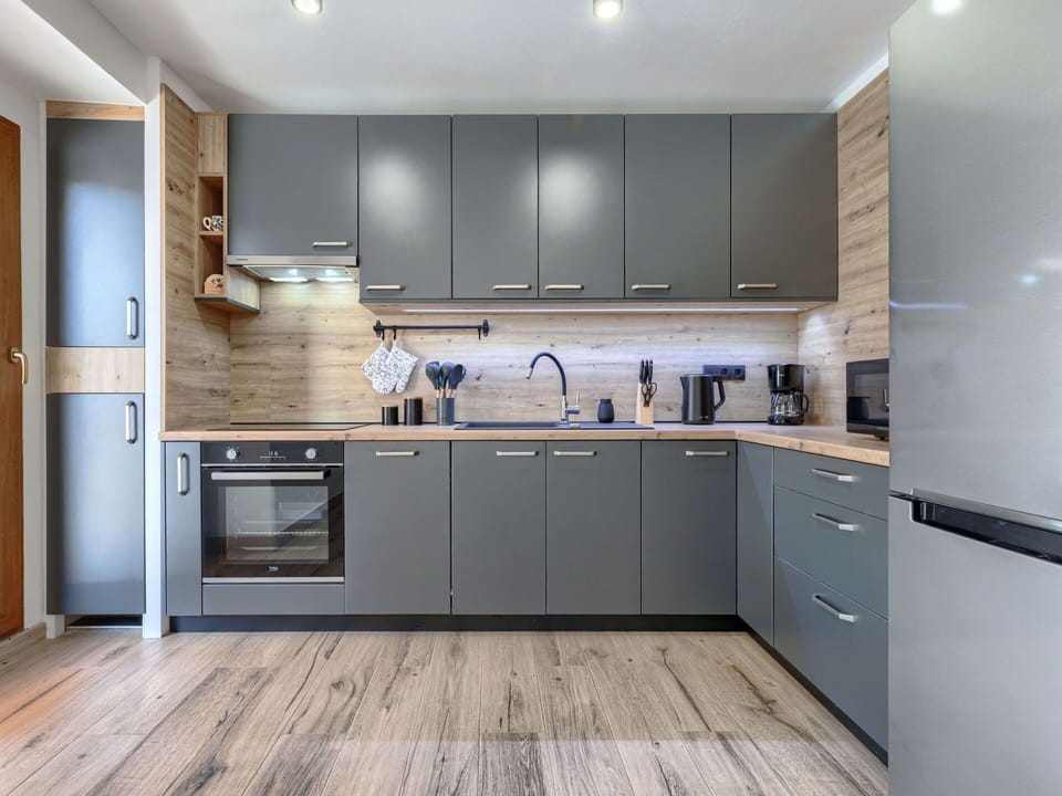 Kitchen, Kitchen Appliance, Countertop, Cabinetry, Major Appliance, Furniture, Flooring, Wood, Interior Design, Floor