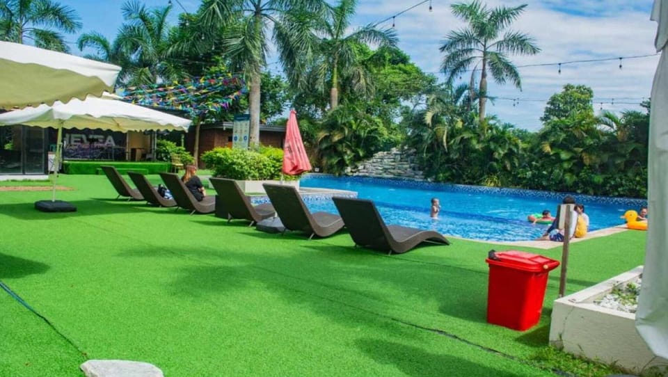 Holiday Home Swimming Pool