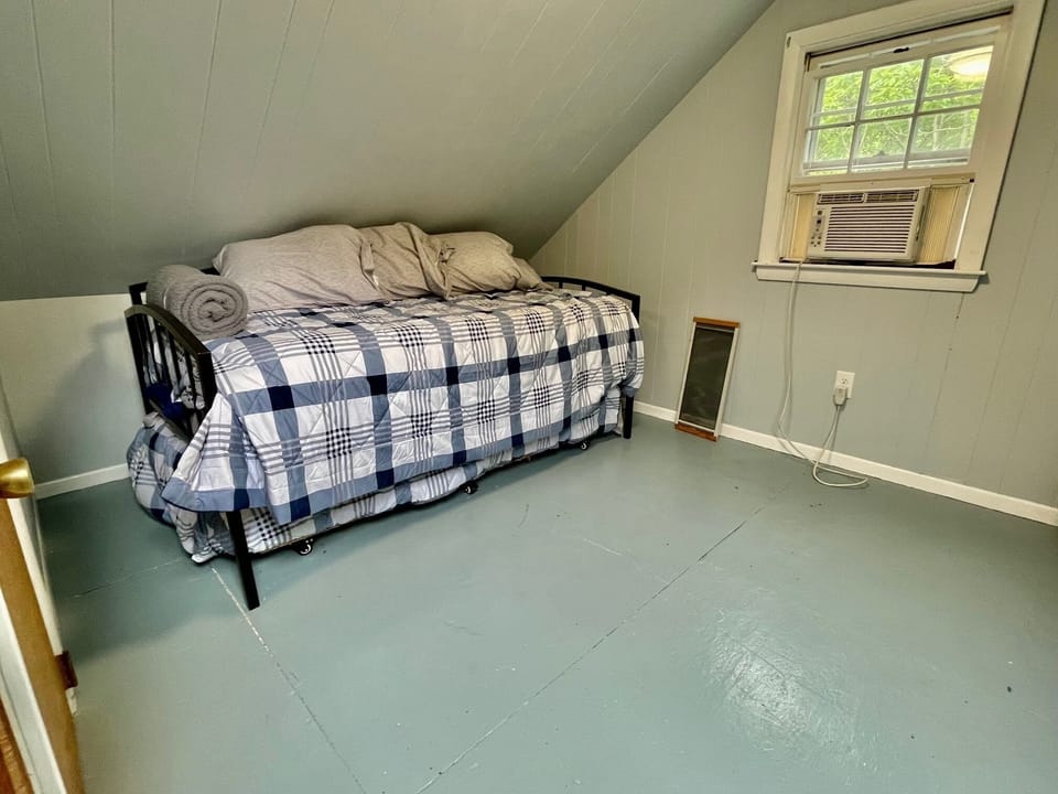 2nd Floor Bedroom Twin with Twin Trundle