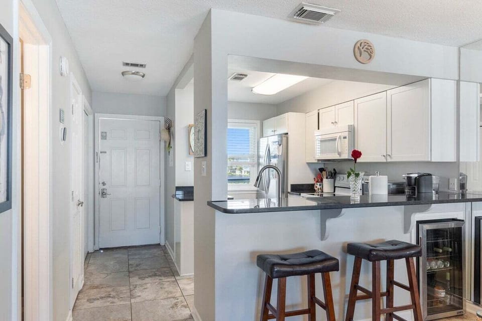Breakfast bar and kitchen