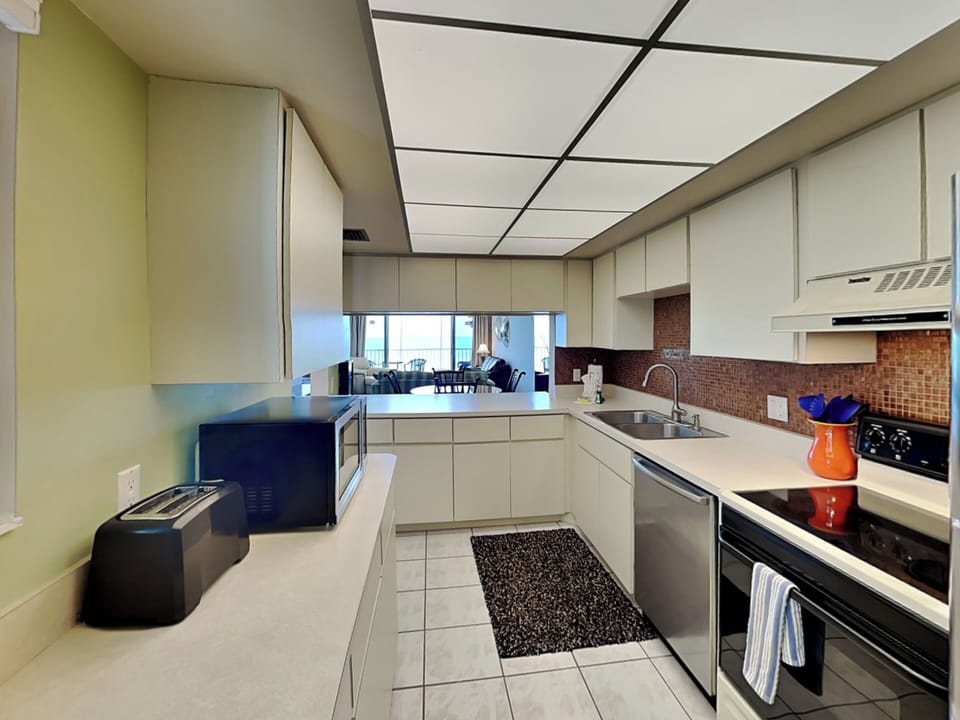 Fully Equipped Kitchen with Stainless Steel Appliances