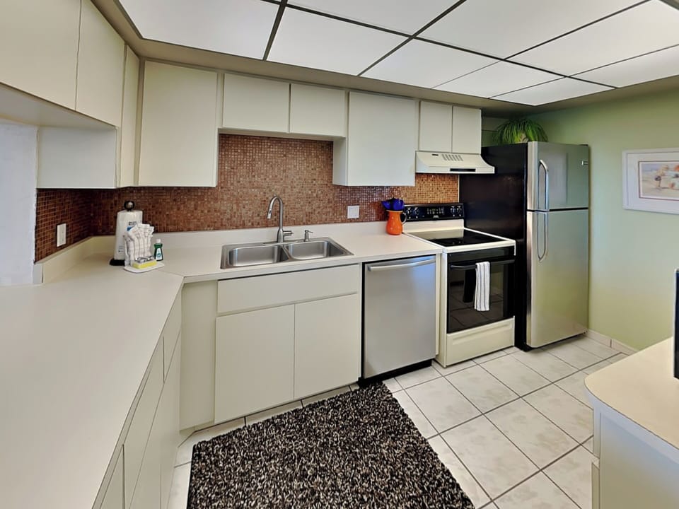 Fully Equipped Kitchen with Stainless Steel Appliances