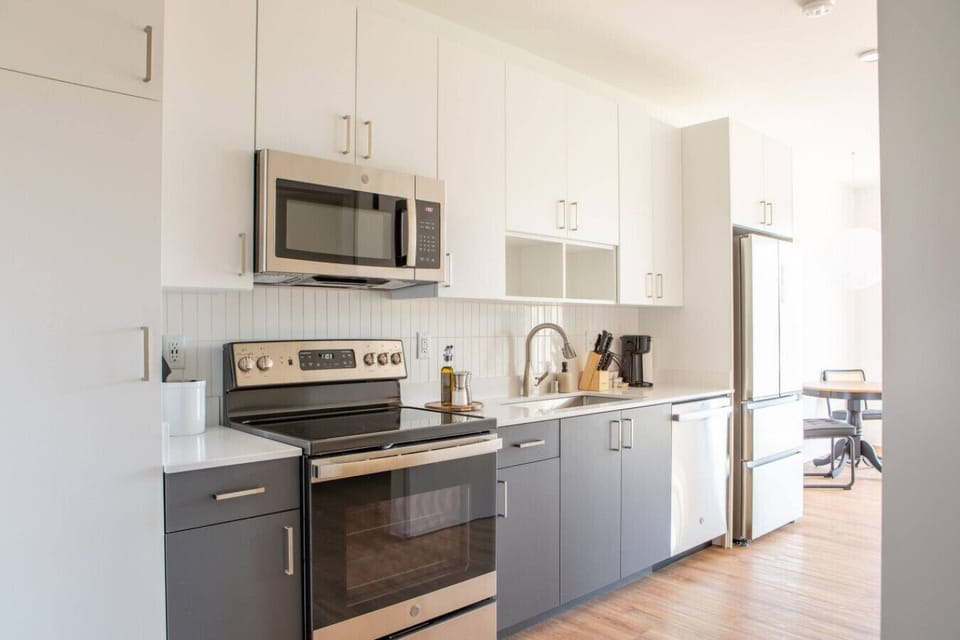 Full kitchen