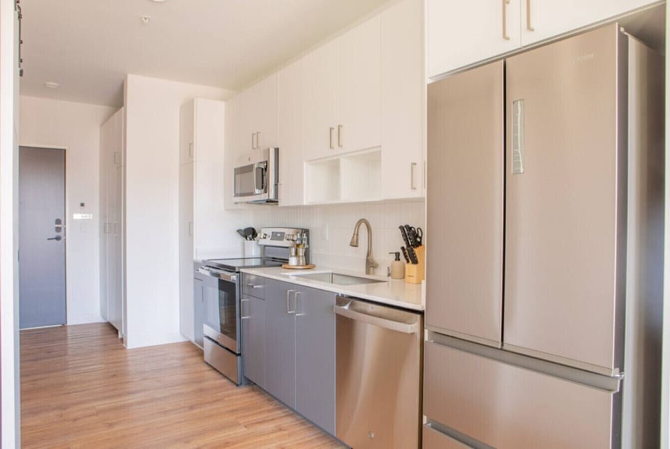 Full kitchen