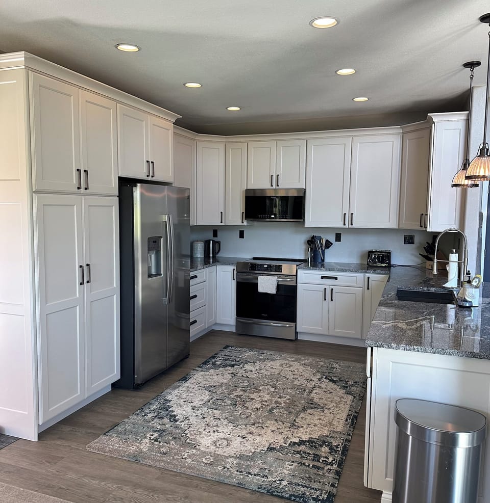 Fully equipped chef's kitchen
