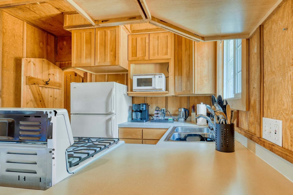 Kitchen: Cook up a storm in this bright, modern space with all the essentials at your fingertips!