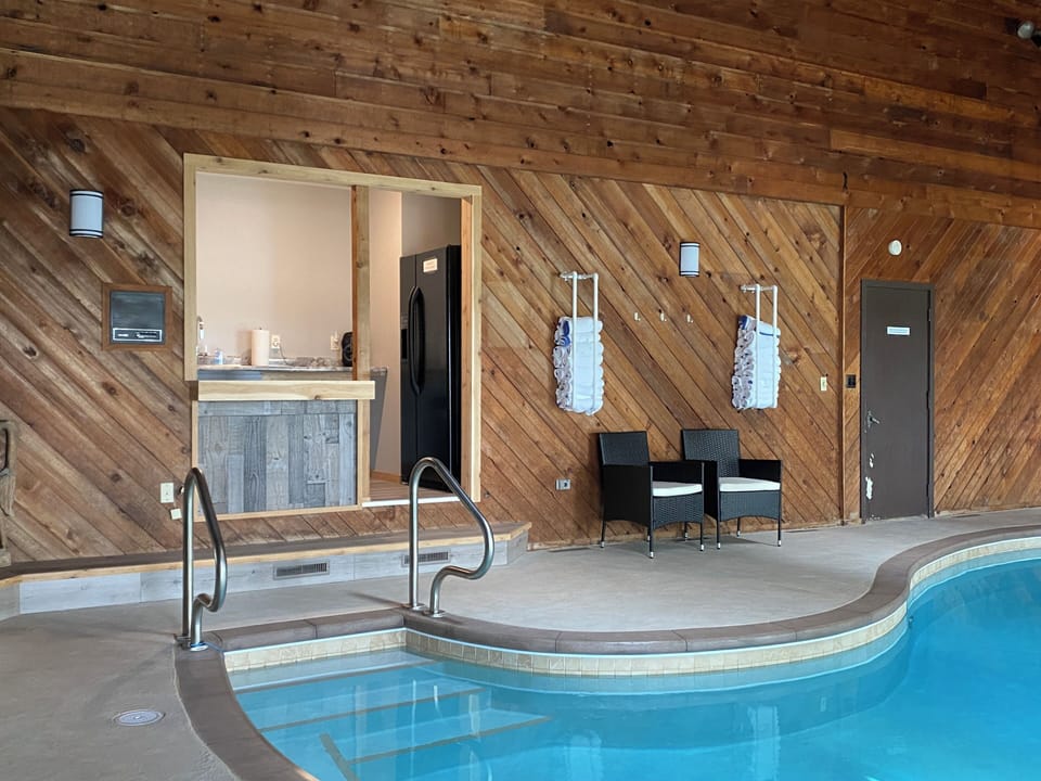 Pool room wet bar, seating, and towels.info