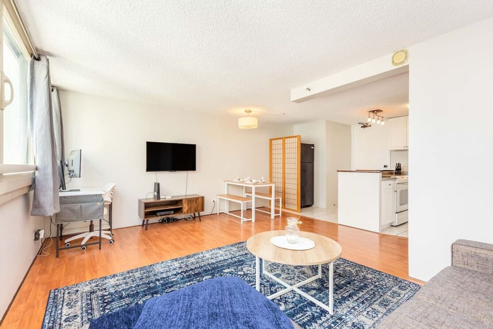 Whether you`re whipping up breakfast or winding down with a show, this space has everything your crew needs