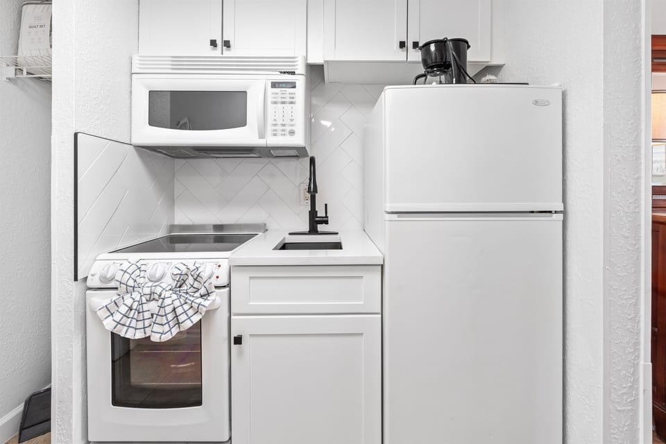 Clean and Modern Kitchen