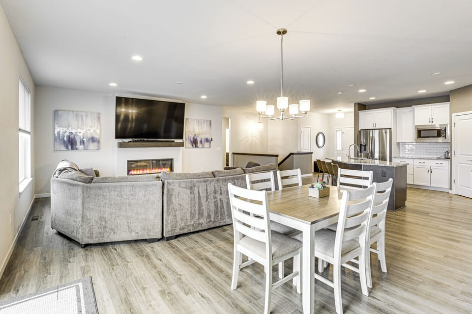 Oregon Vacation Rental | 5BR | 3.5BA | 3,198 Sq Ft | Step to Enter