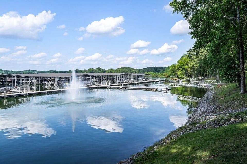 Head down to the marina for boat rentals, drafts and watercrafts bar & grill, and more