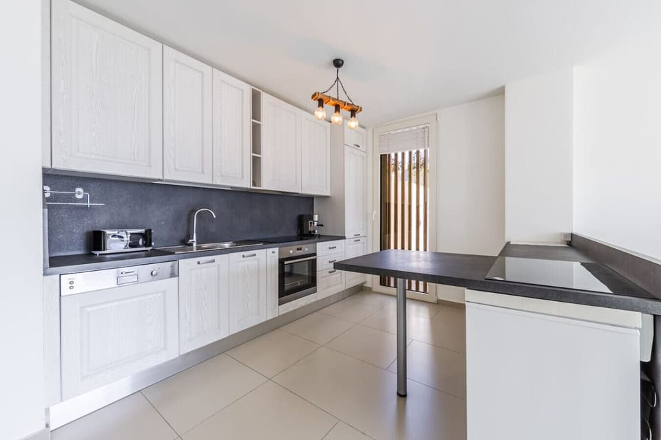 Fully-equipped kitchen