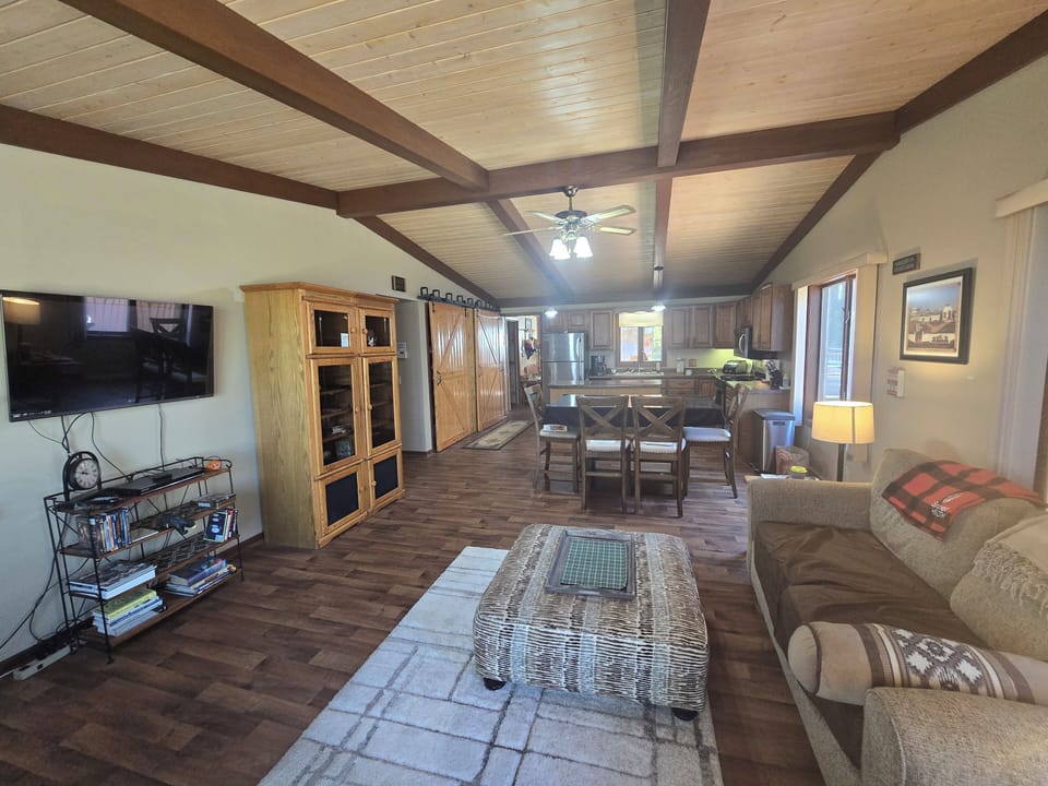 Great Room (Kitchen Living Room)
Pull-out Sofa Double Bed
Ceiling Fan
