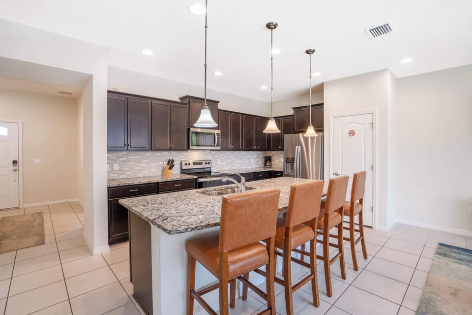 Fully furnished and equipped kitchen
